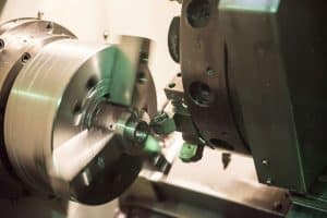 Aplicațiile prelucrărilor metalice în industrie – de la automotive la echipamente industriale